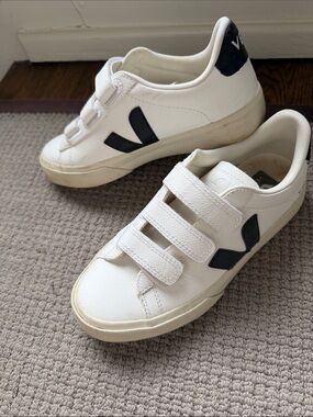 Veja White Sneakers with Black V Logo and Heel